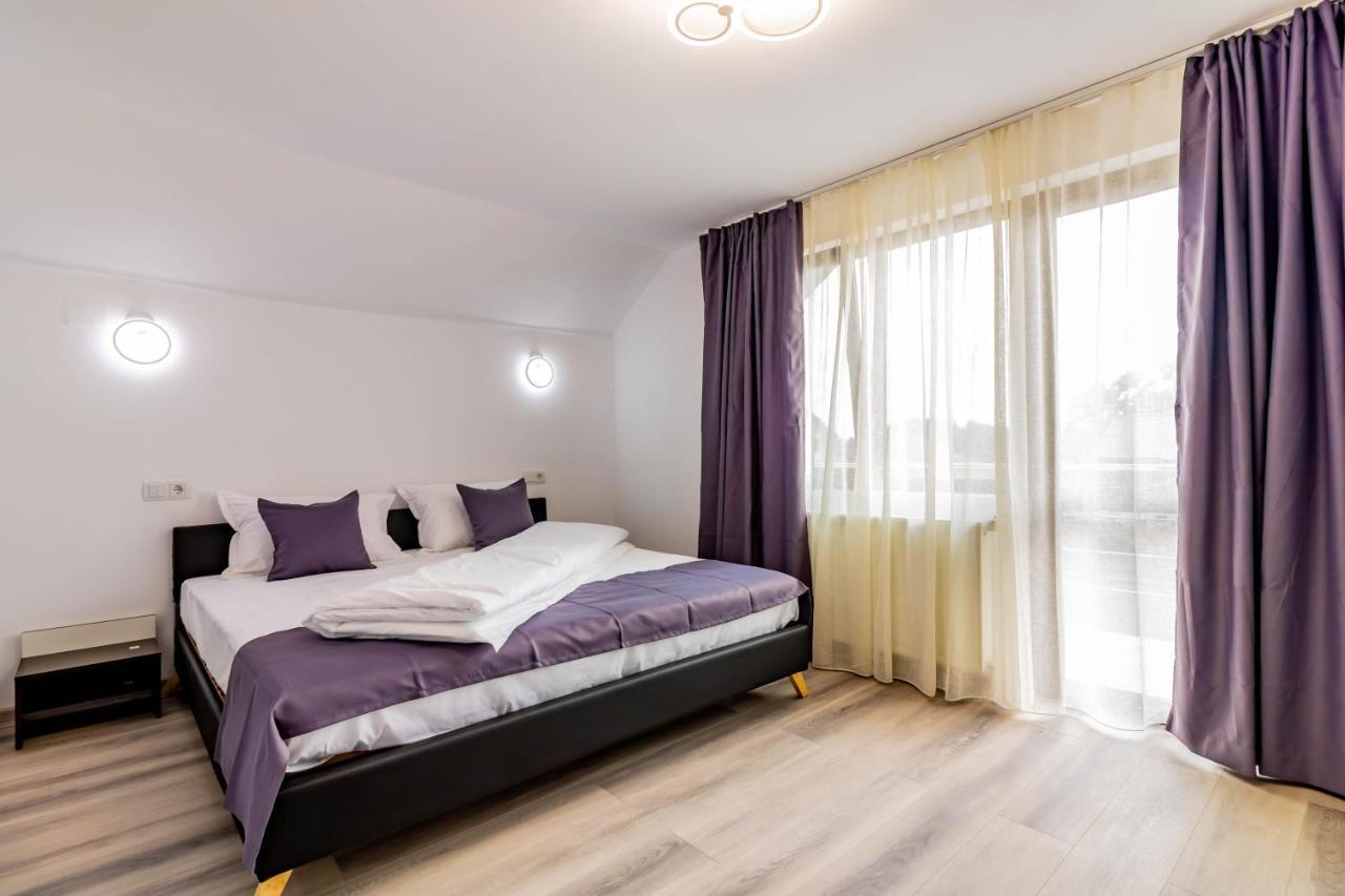 Pensiunea D & Ylan Hotel Novaci-Străini Exterior photo